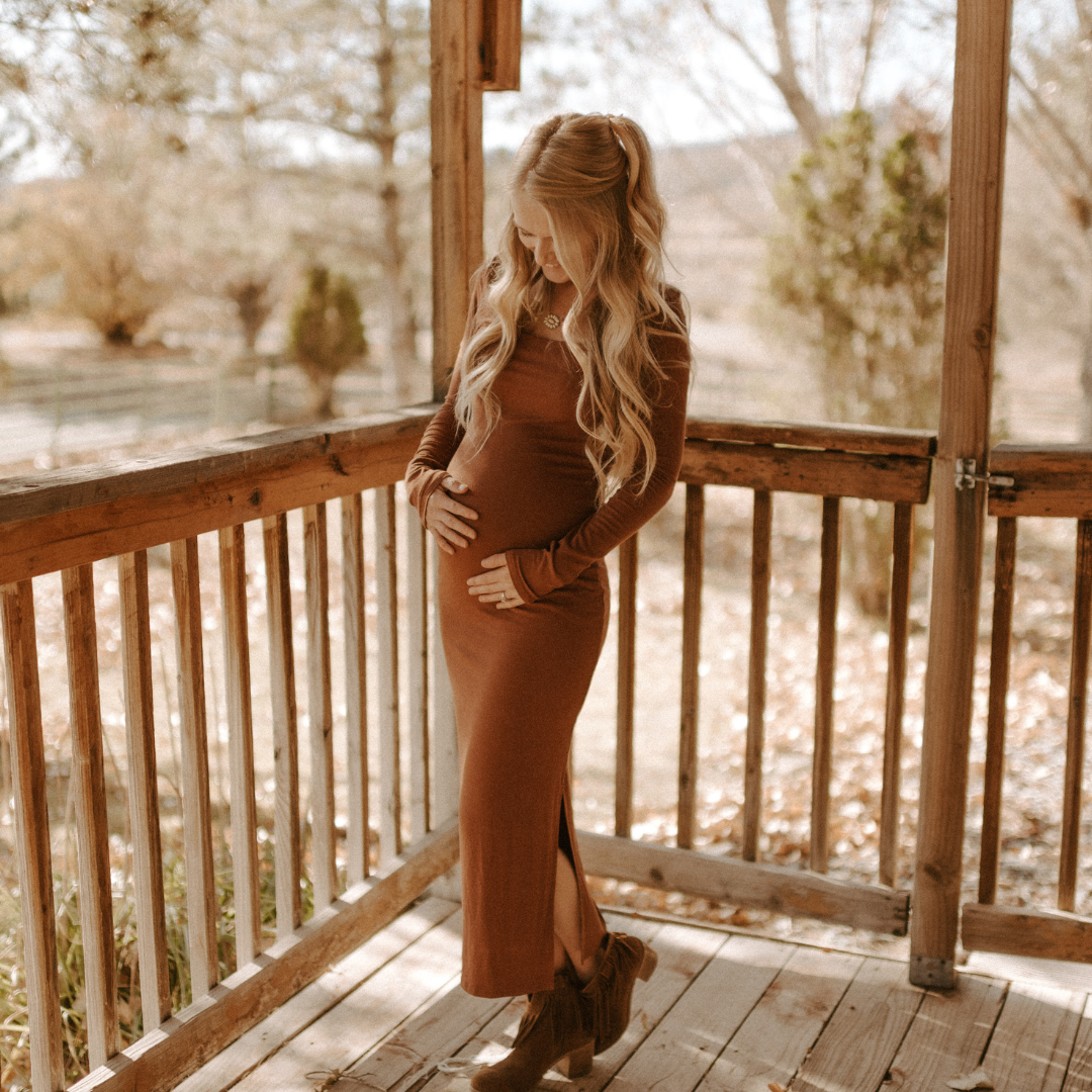 rust maternity western outfit, photoshoot, front porch