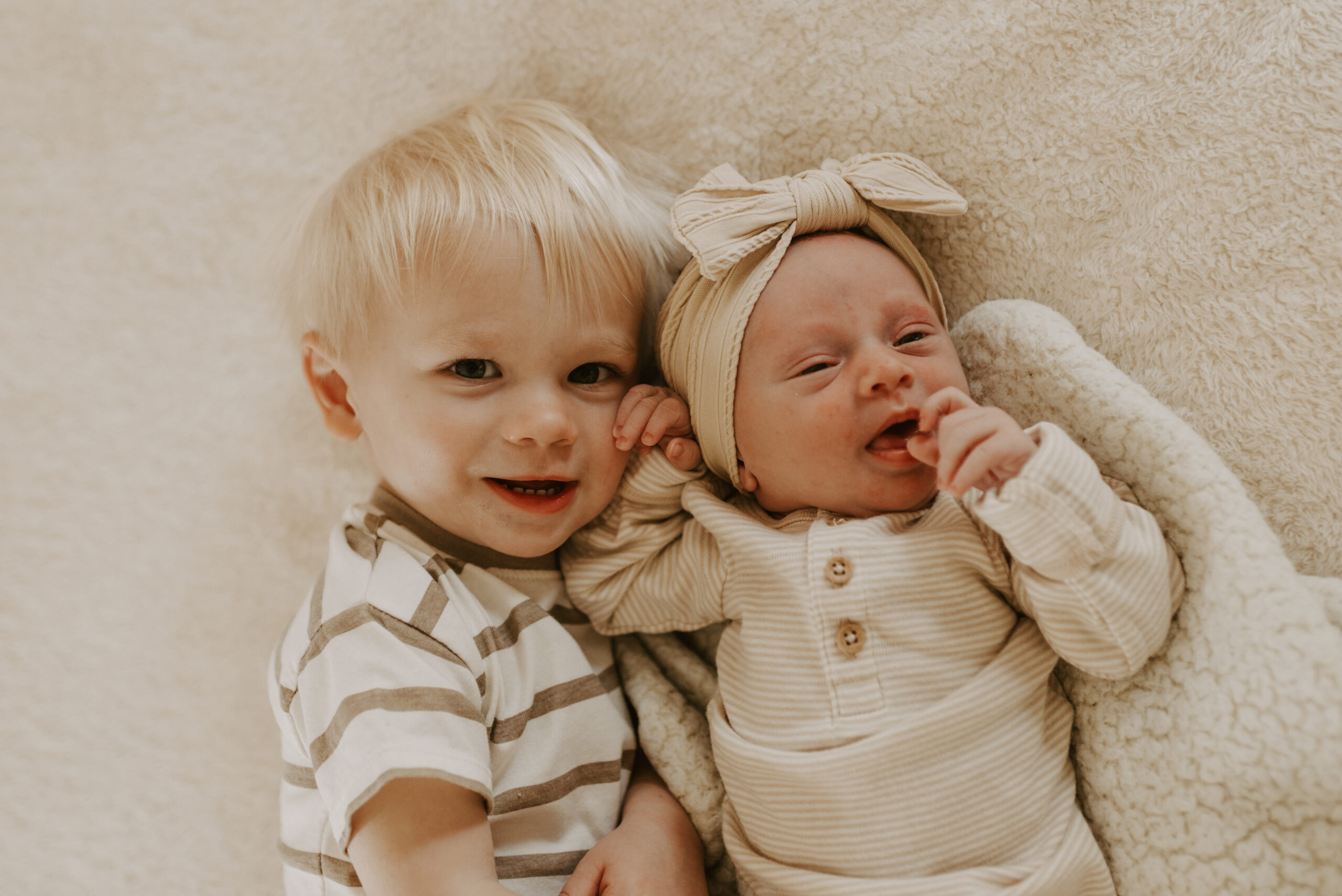 Sibling newborn photos