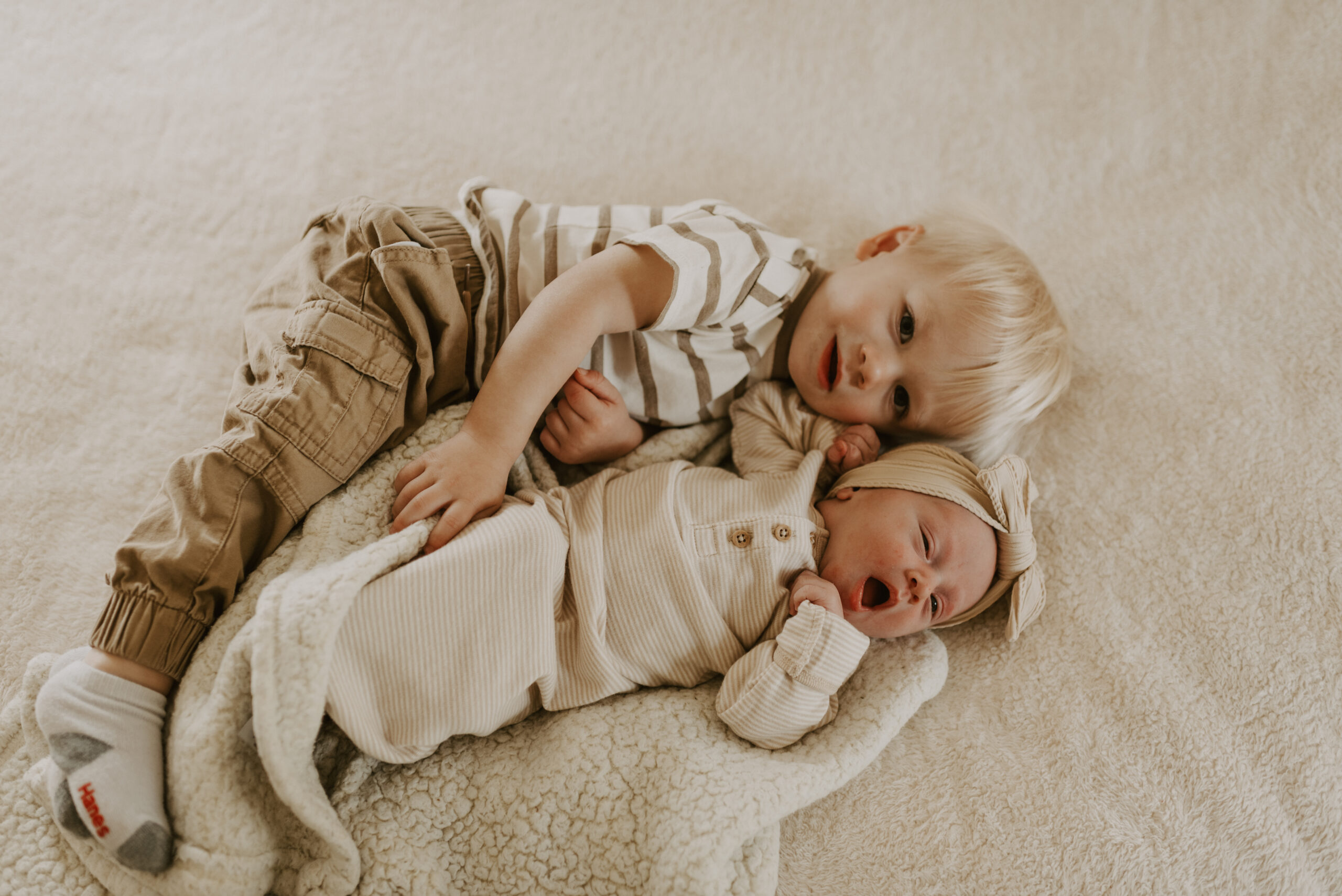 Sibling newborn photos
